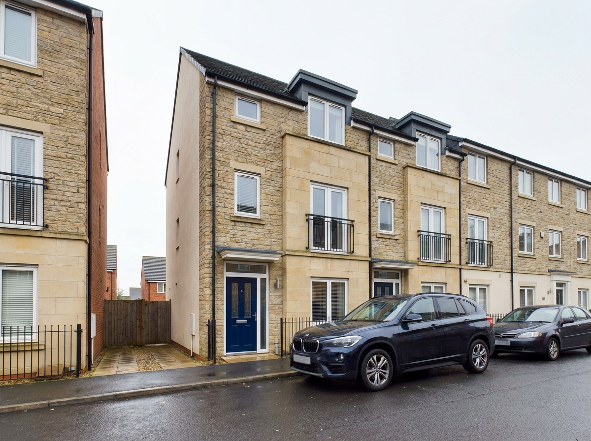 Contemporary townhouse suitable for serviced accommodation corporate let